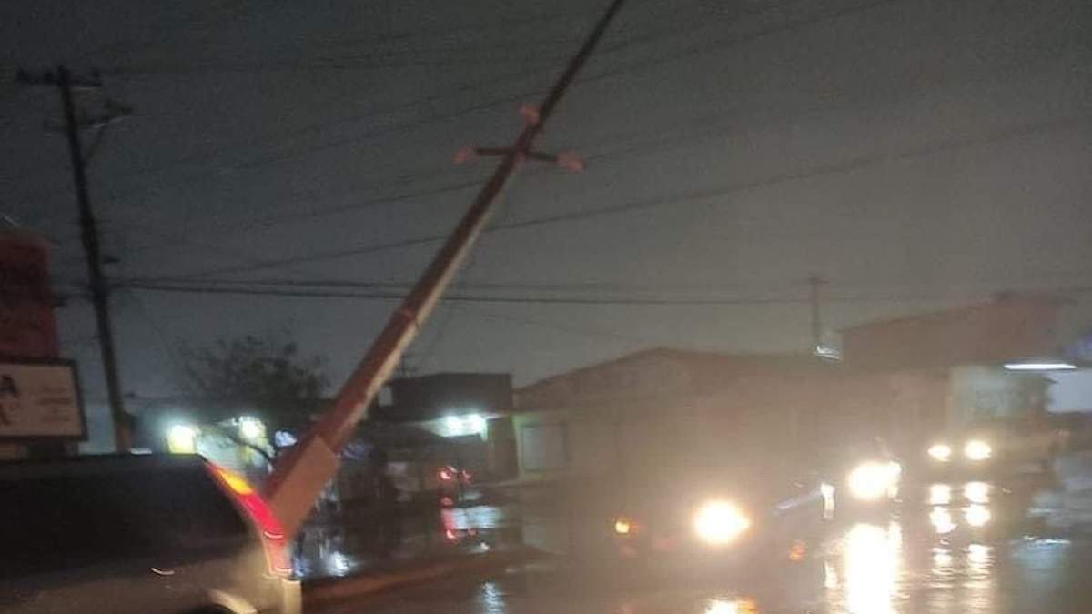 Un poste derribado en Tamaulipas