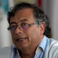 El favorito de las presidenciales de Colombia debió cancelar su gira por amenazas contra su vida