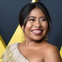 ¿Era necesario? Yalitza Aparicio llegó a los Oscars de tacos pero ¡se fue en chancletas!