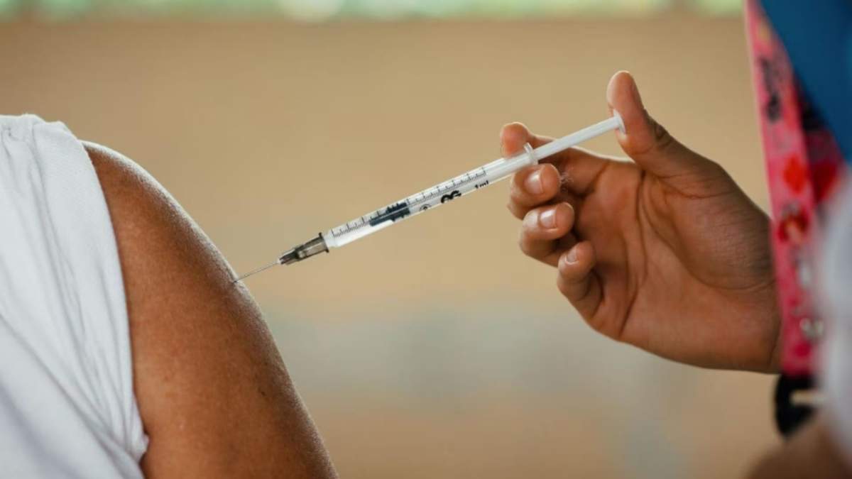 Con la vacunación se busca evitar un nuevo brote de dengue. Fuente: (X)