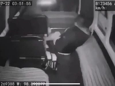 Chofer de combi acelera y frustra asalto en Chalco (Video)