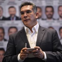 Quince exgobernadores del PRI piden la salida de "Alito"