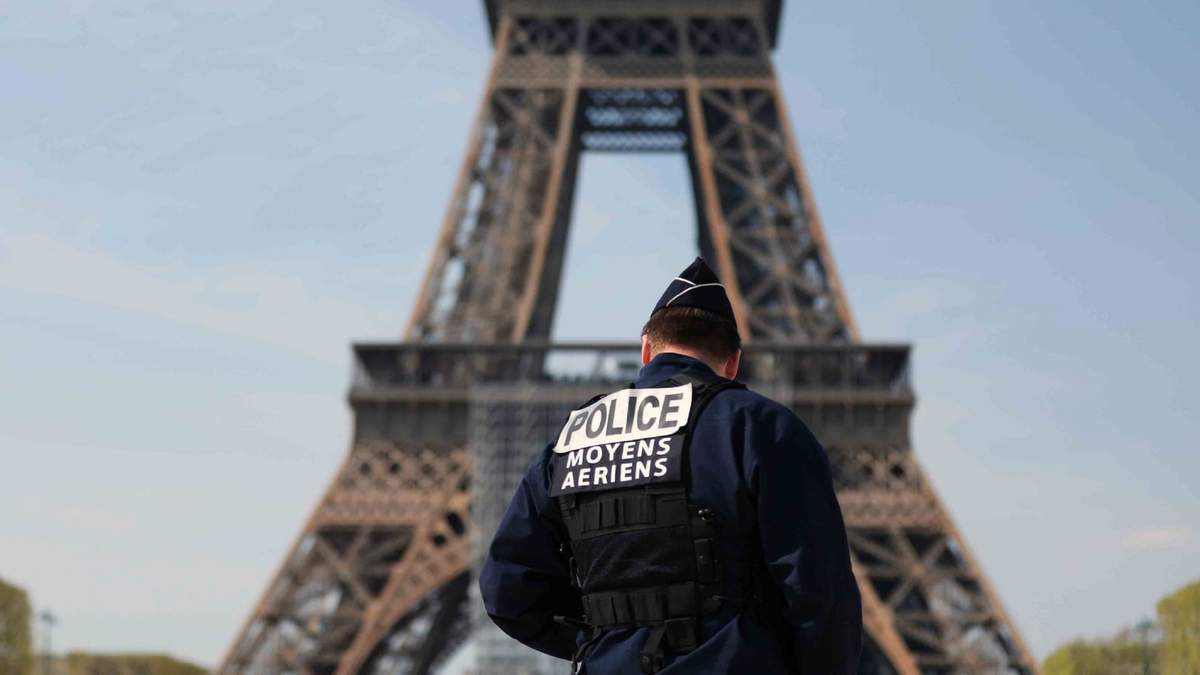Vigilancia en el monumento