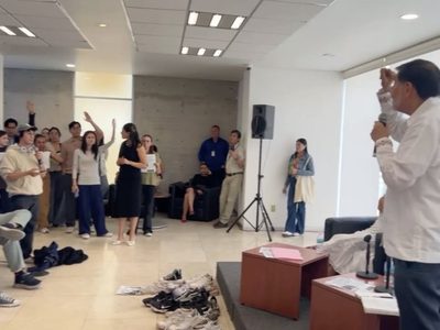 Confrontan a Noroña en el CIDE por Teuchitlán: “de los 200 zapatos, no hay un solo nombre”, responde