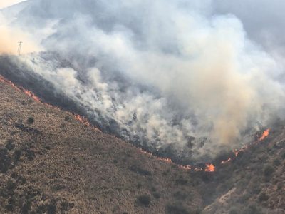 Córdoba: el fuego llegó a las aerosillas de Los Cocos y esperan la llegada de la lluvia