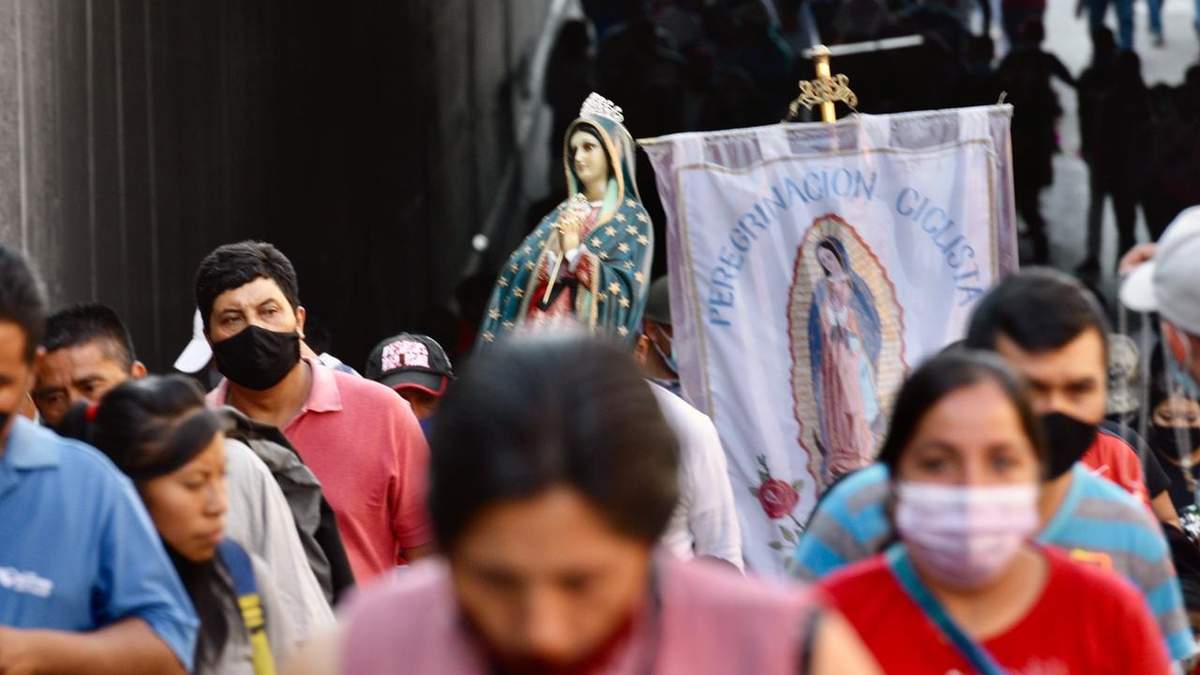 Peregrinos rumbo a la Basílica de Guadalupe