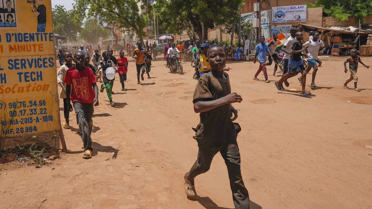 Ataque de hombres armados en aldea fronteriza al oeste de Níger deja a 12 soldados muertos