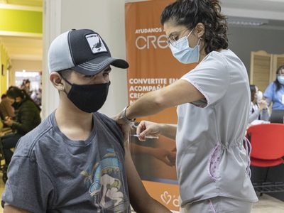 Vacunación de menores y tercera vacuna: el Gobierno tomó decisiones tras la reunión de la Cofesa