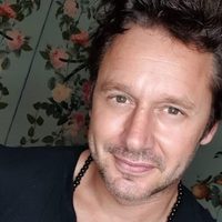 La inesperada ex de Benjamín Vicuña que se presentó al teatro para apoyarlo
