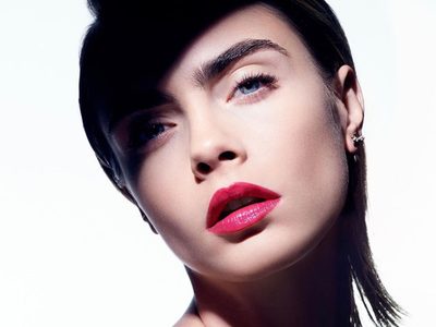 ¿Cómo lo explica? Cara Delevingne junto a otras, como Dios las trajo al mundo