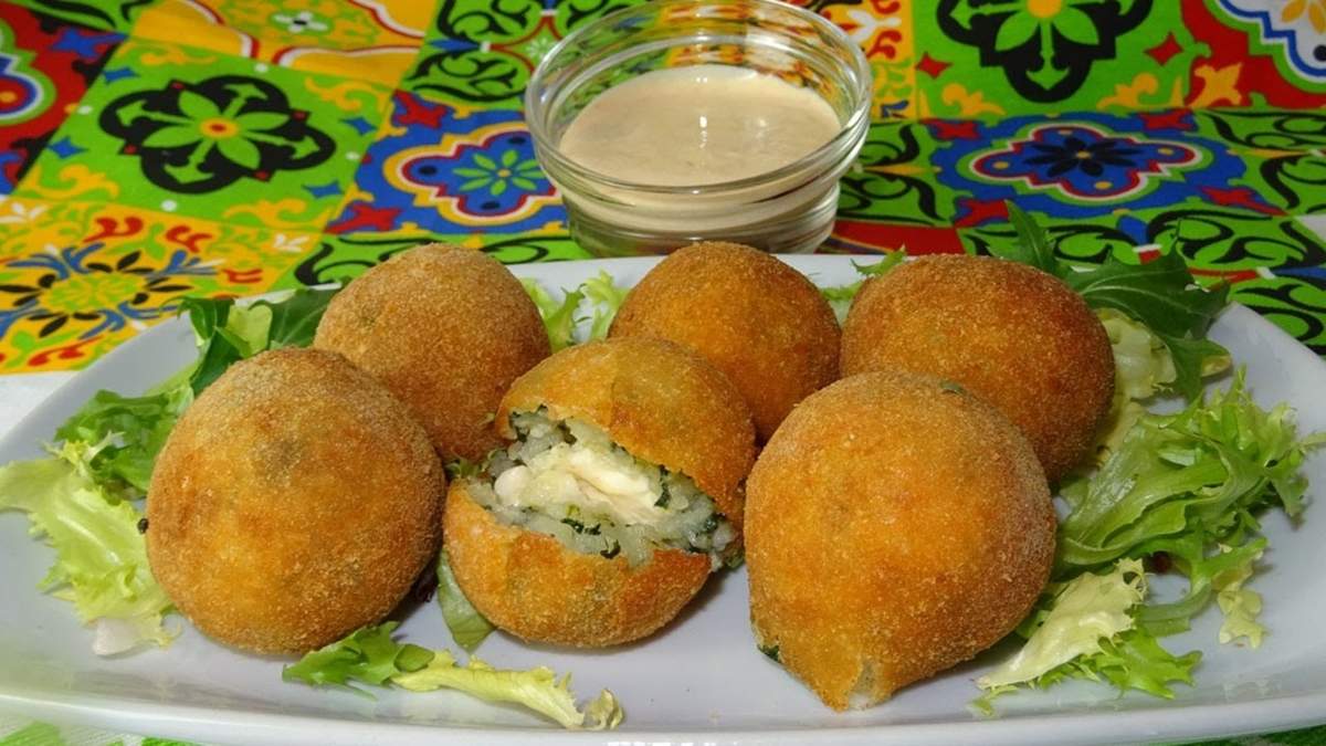 Bombas de papa y espinaca. Fuente: (X)