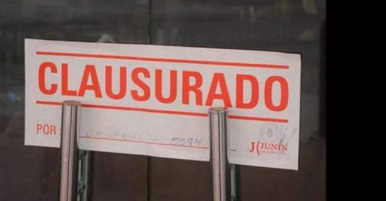 Negocios clausurados por no respetar los horarios de la cuarentena. Fuente: (Facebook)