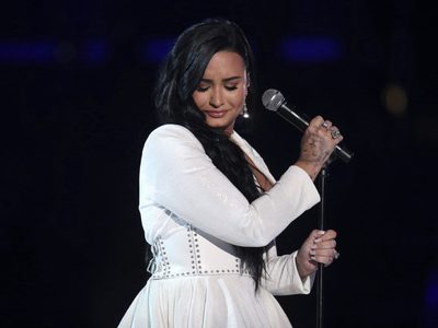 Con el corazón roto: Demi Lovato “ahoga” sus penas en una desgarradora canción
