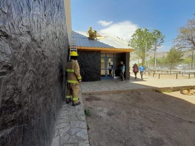El intenso viento voló parte del techo del gimnasio municipal de Andacollo