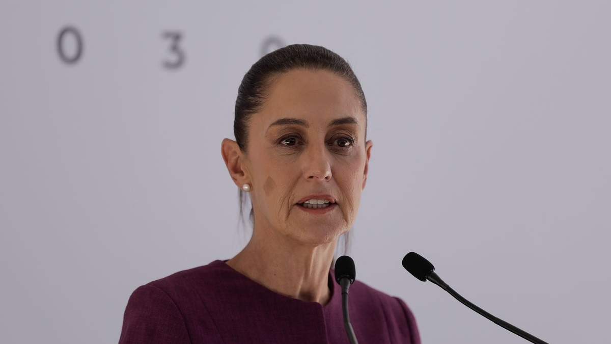Claudia Sheinbaum en su primera conferencia de prensa en la casa de transición