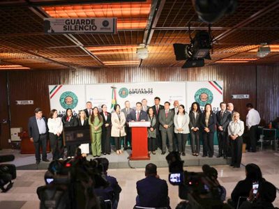 Diputados crean comisión para investigar presuntos desvíos de García Cabeza de Vaca
