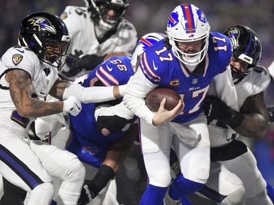 Josh Allen anotó dos touchdowns corriendo en el triunfo de Bills sobre Ravens (Video)