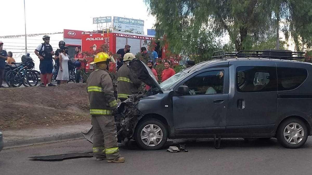 La Kangoo de Agüero, minutos después del choque. Fuente: (Marcelo Castro)