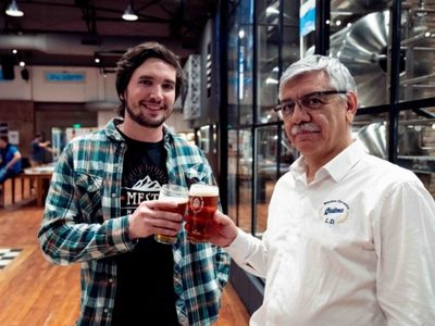 Crean una cerveza para ayudar a las productoras artesanales