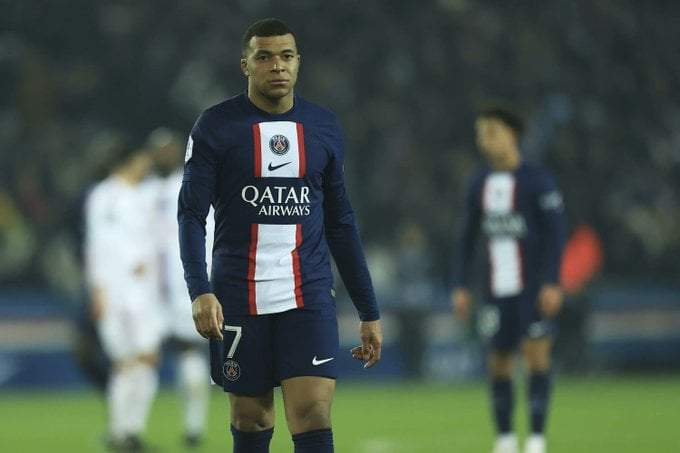 Kylian Mbappé del Paris Saint-Germain durante el partido contra Lyon en la liga francesa, el domingo 2 de abril de 2023