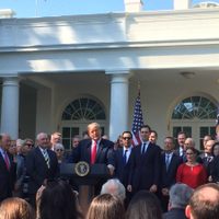 Acuerdo EU-México-Canadá finiquita y reemplaza al TLCAN: Trump