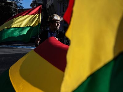 Casi 8 millones de bolivianos eligen presidente