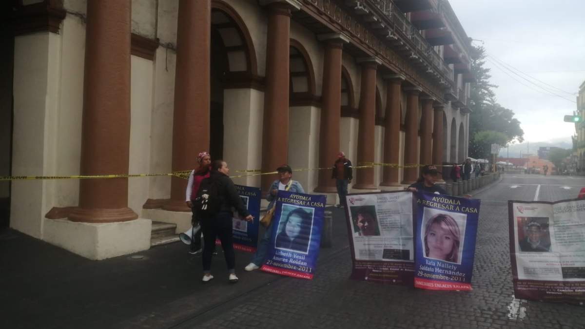 Familiares de desaparecidos en Veracruz cierran calles y el Palacio de Gobierno