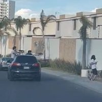 Adolescentes simulan ser sicarios y disparan con armas de gotcha a un peatón en Querétaro (Video)