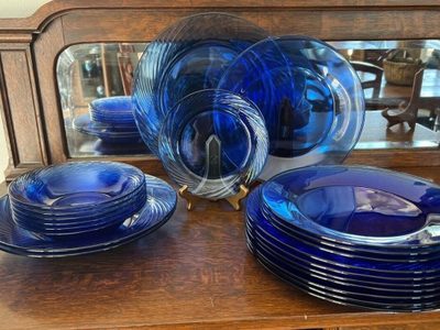 Nada se tira, todo se recicla: transformá los platos de vidrios rotos en esta bonita bandeja estilo vintage