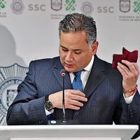 Casa de Santiago Nieto se habría comprado con crédito de Banco Azteca