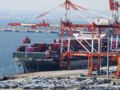 Exportaciones de Japón suben en febrero y crean superávit entre reparos por aranceles de Trump
