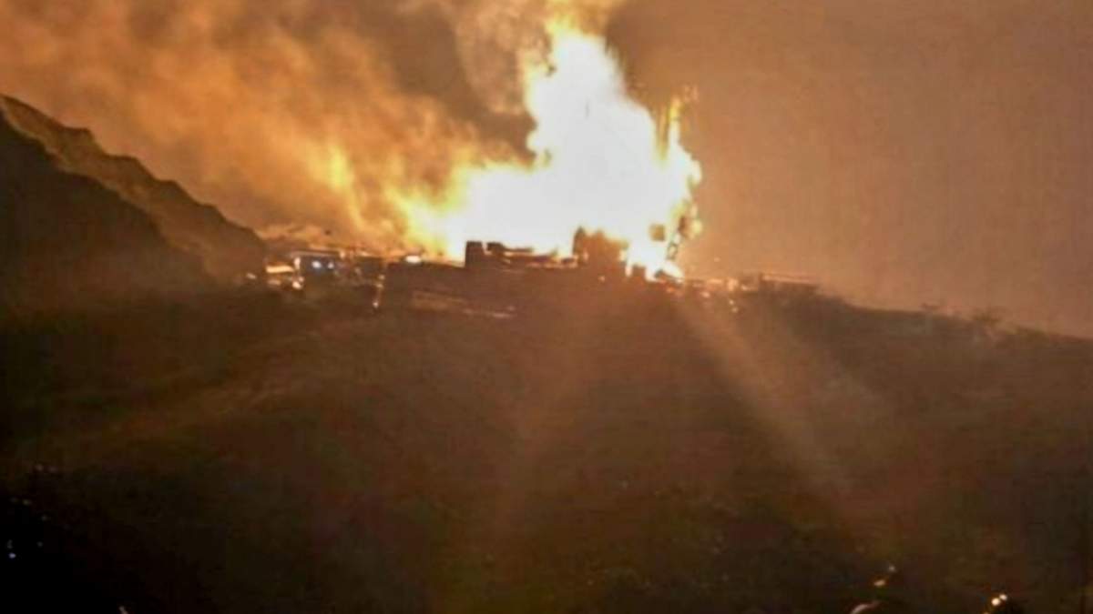 El camión cisterna explotó y se prendió fuego. Fuente: (Facebook)