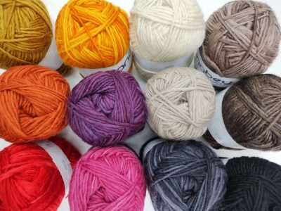 Sin aguja y con los restos de lana que ibas a tirar, hacé estos hermosos llaveros, ideales para comenzar a emprender