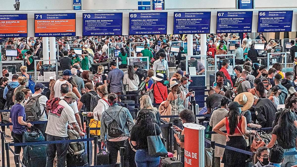 Agentes de EU en México, al acecho en aeropuertos
