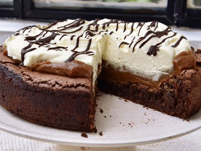 Sin manteca, harina ni aceite: prepará esta tremenda torta de chocolate para la hora de los mates