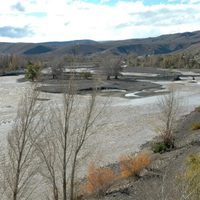 Licitan defensa fluvial tras el accidente que anegó viviendas en la última crecida del Curi Leuvú