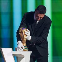¿No lo reconocieron?: la FIFA se disculpó con Lionel Scaloni por no dejarlo tocar la Copa del Mundo