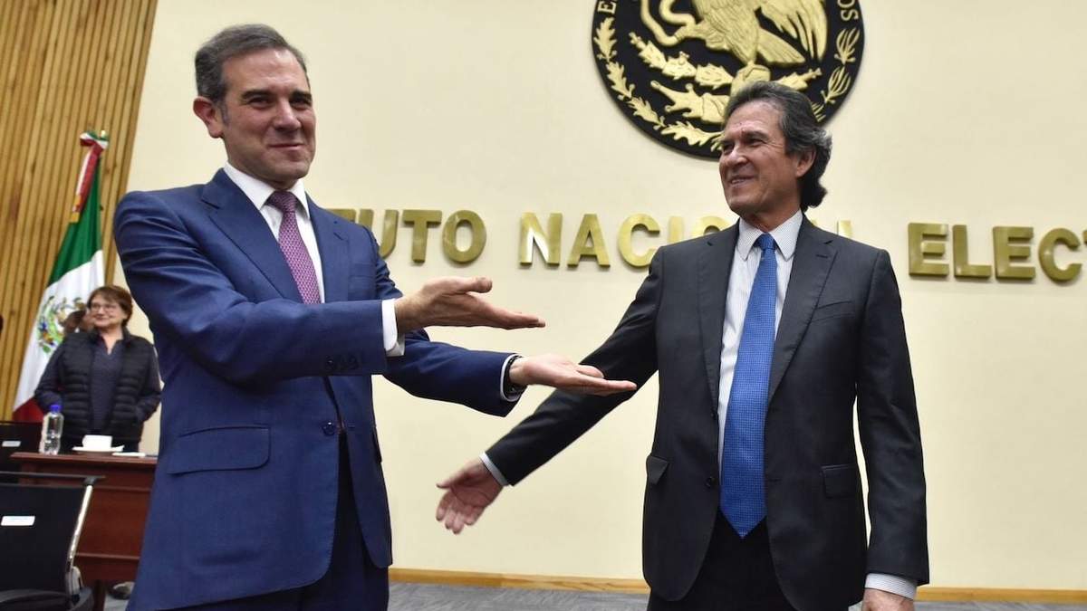 Lorenzo Córdova en la sesión del INE de este lunes en el que fue reinstalado el secretario ejecutivo Edmundo Jacobo