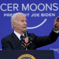 Biden anuncia ambicioso plan para reducir las muertes por cáncer
