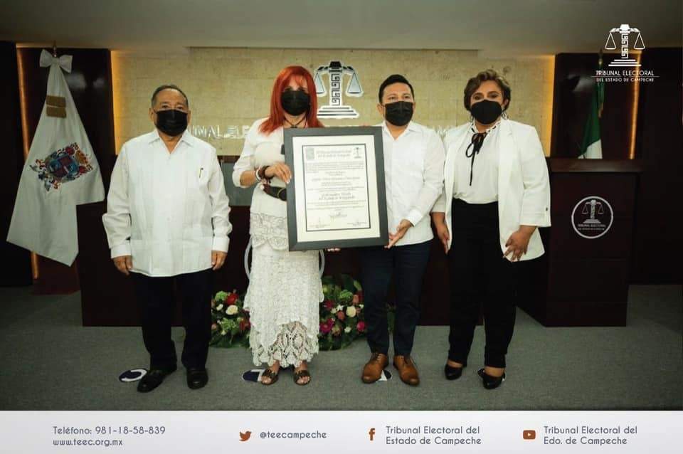 Entrega de constancia de mayoría a Layda Sansores