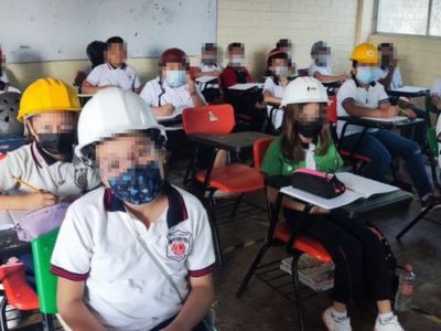 ¿Por qué alumnos de primaria en Monterrey están tomando clases con cascos?