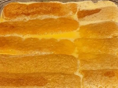 Con solo 5 ingredientes, prepará esta jugosa torta de vainillas y crema, para merendar con gusto
