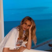 Juanita Tinelli se sumó a una imperdible tendencia veraniega y la modeló frente al espejo