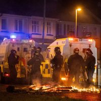 Estalla la violencia en Irlanda del Norte por tercera noche consecutiva