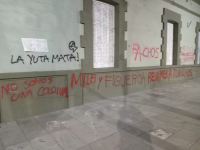 Aseguran que la protesta de las comunidades mapuches vandalizó el patrimonio histórico de los neuquinos