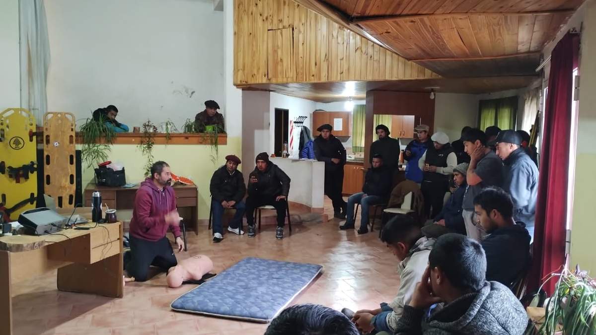 La jornada se realizó en el predio de la intendencia del Parque Nacional Lanín. Fuente: (Twitter)