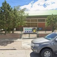 Golpeó a dos profesoras que le habían sacado un vapeador su hijo