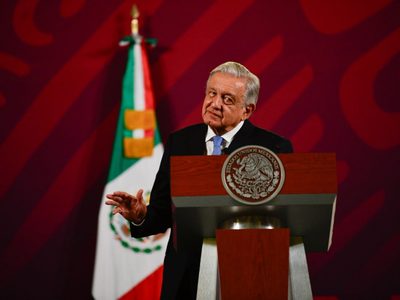 AMLO propone debate sobre la reducción de la jornada laboral a 40 horas