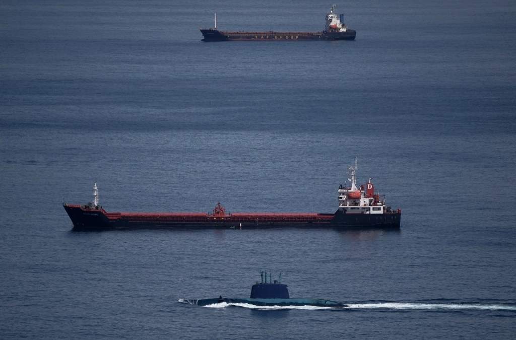 Un submarino israelí en la bahía de Haifa, en el norte de Israel, el sábado 28 de febrero de 2026, después de que Israel emitiera una alerta nacional tras sus ataques contra Irán