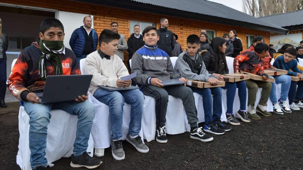 Estudiantes del CPEM 97. Fuente: (Neuquén Informa).